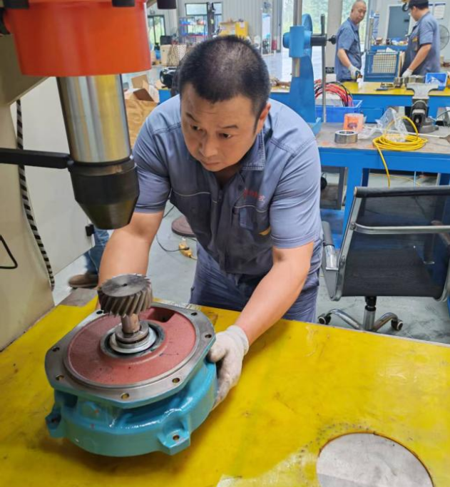 <strong>成立售后维修部门</strong>
